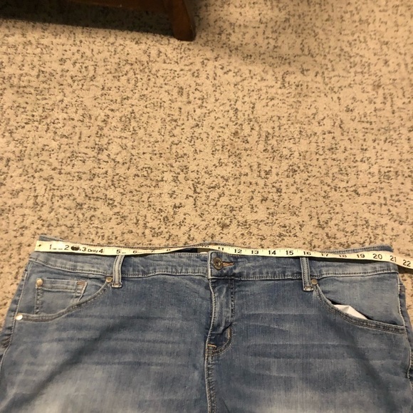 Torrid Denim “We Swear by the Fit” Ripped Blue Jeans Size 22 - Picture 6 of 8